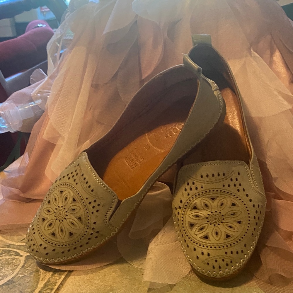 Chic Taupe Loafers with Intricate Design